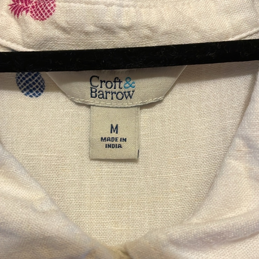 Croft & Barrow Sleeveless Shirt with Pineapple Design - Picture 2 of 5